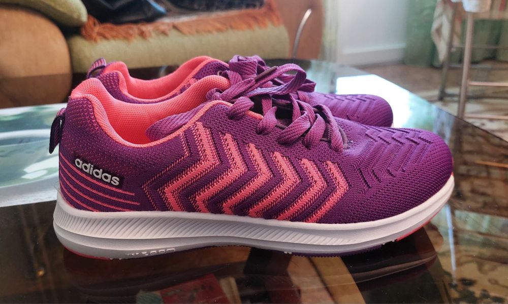 Кроссовки новые 41 (маломерки)