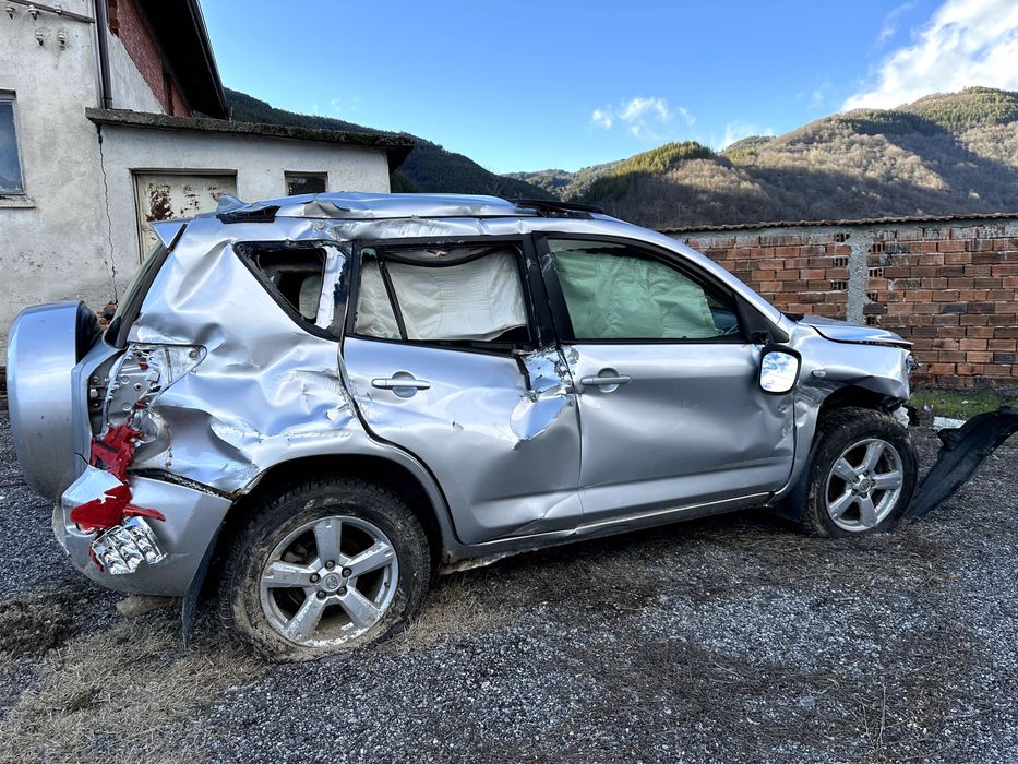 Toyota RAV-4 2.0i на части