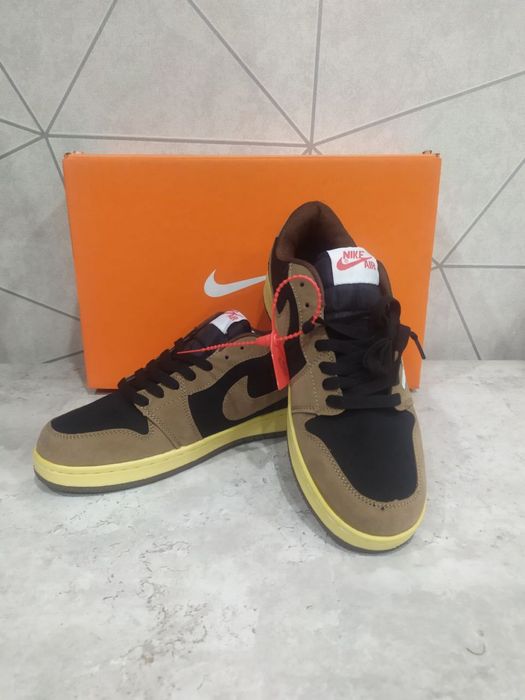 Кроссовки Nike с коллобариции Travis Scott