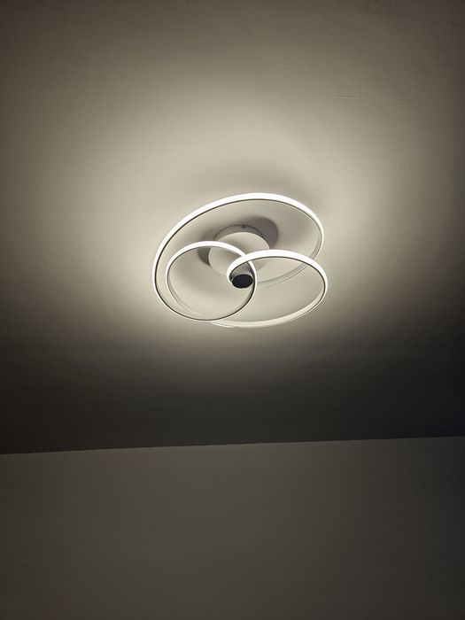 Vand lustre/ aplici/candelabre led cu posibilitate de reglare a intensitatii.