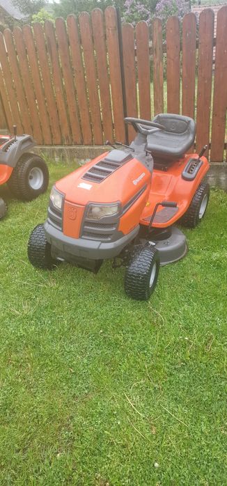 Vind două tractorase husqvarna