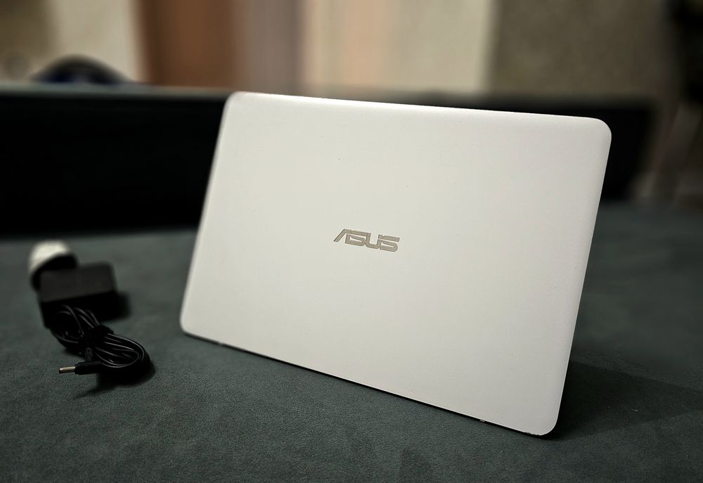 Ультрабук Asus ZenBook UX305FA