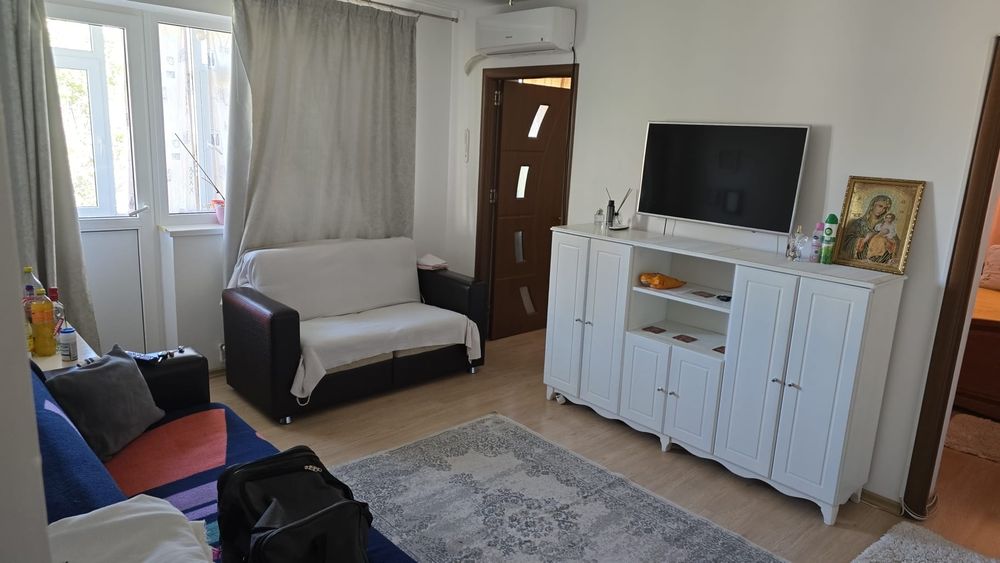 Vând apartament 3 camere zona salvare in spate la Sabrosso