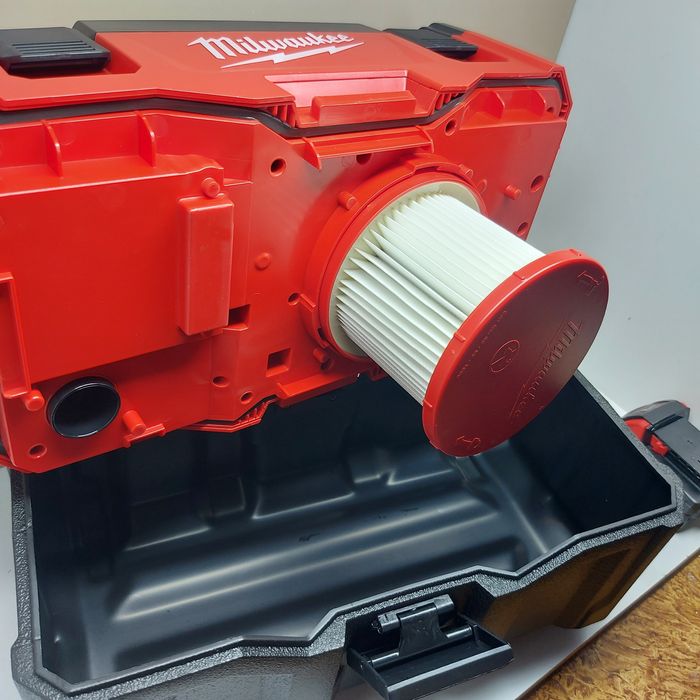 ПРОМОЦИЯ.Акумулаторна прахосмукачка Milwaukee M18VC2-0