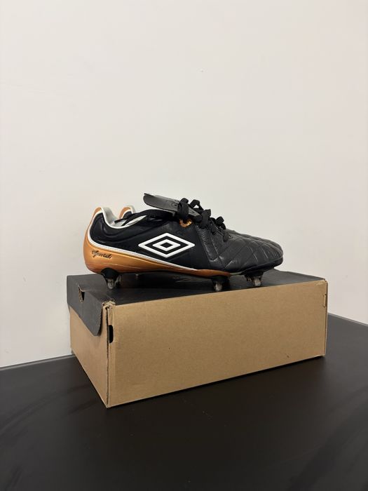 Umbro ghete de fotbal din piele