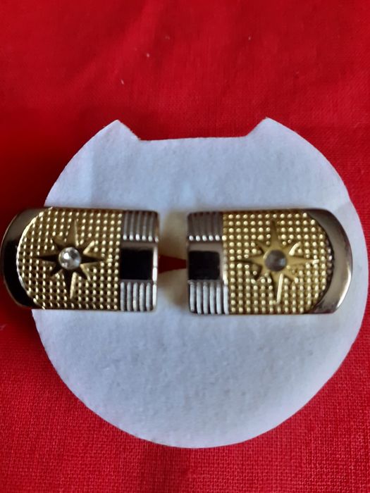 Продам мужские запонки.