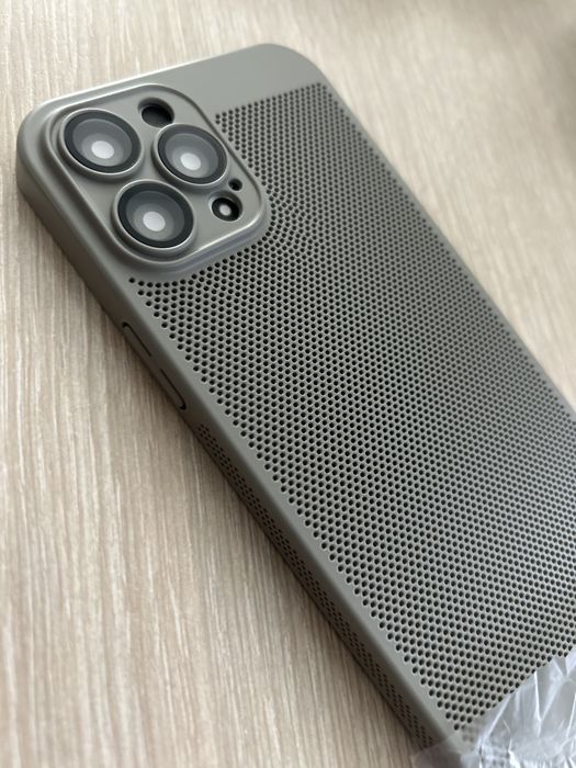 Чехол на Iphone 12 promax перфорированный