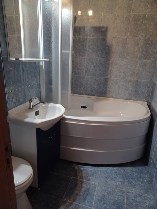 Închiriez garsoniera