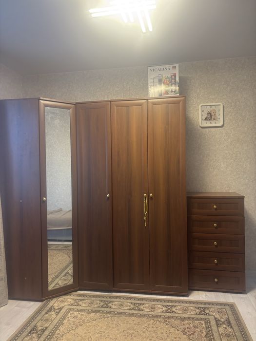 Шкаф угловой с зеркалом, комодом