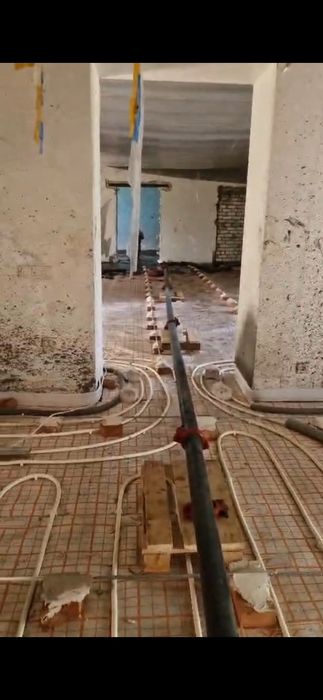 Продаётся Бетоный насос HBT20R.