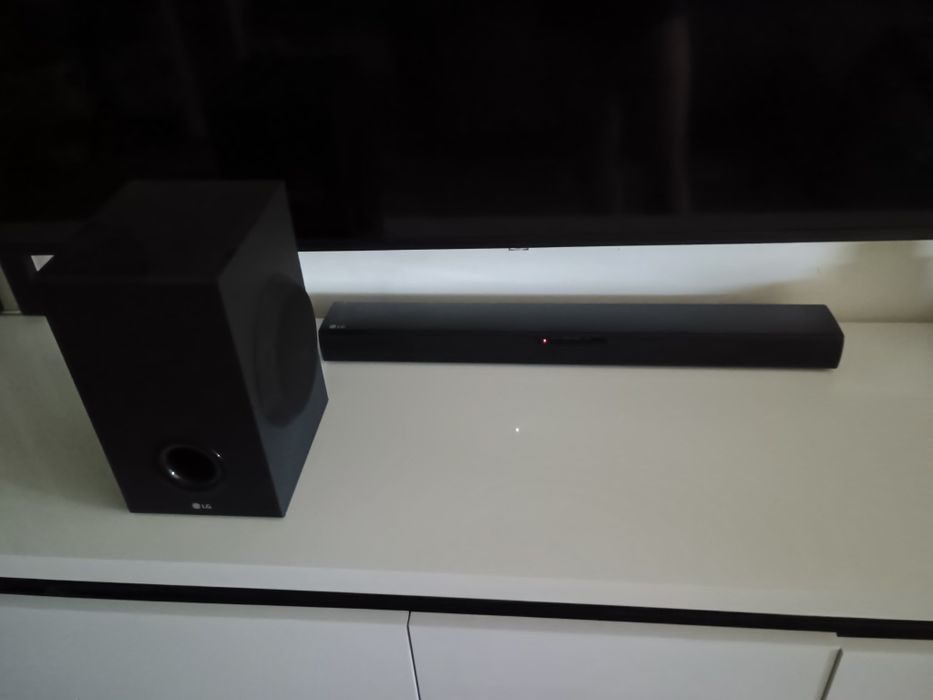 Vând soundbar LG