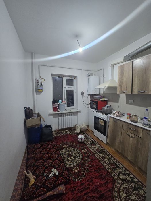 Сергели 8худуда 2хонали 65кв квартира сотилади