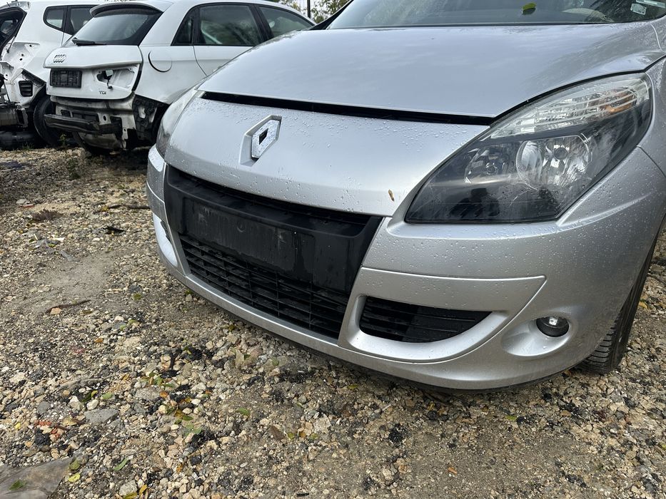 Преден капак за Рено Сценик 3! След 2009г.!