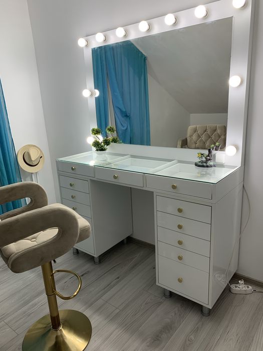 Masă make-up profesională