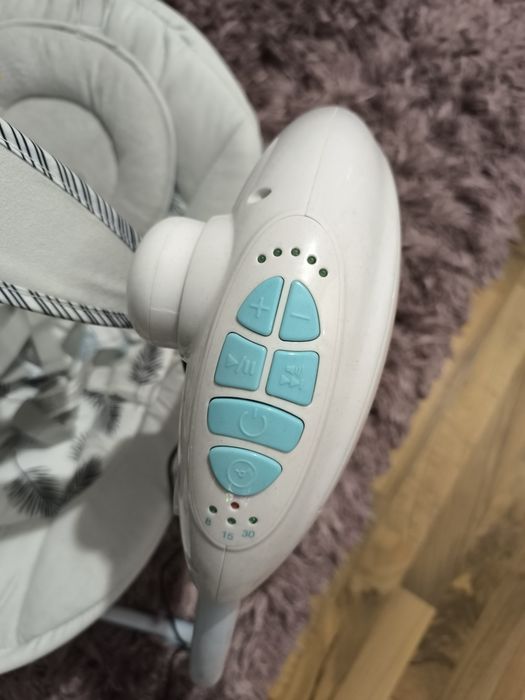 Balansoar bebelus cu muzica