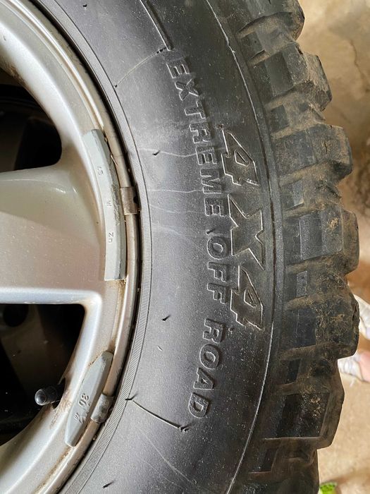 vand 4 jante cu anvelope Kia Sorento 2002-2009 si pentru alte marci