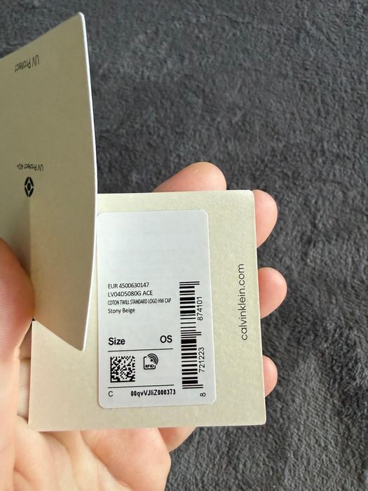 Calvin Klein șapcă unisex bej cu logo mic metalic mărime OS noua originala