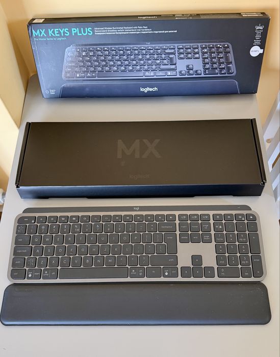 Logitech MX Keys Plus – като нова, пълен комплект