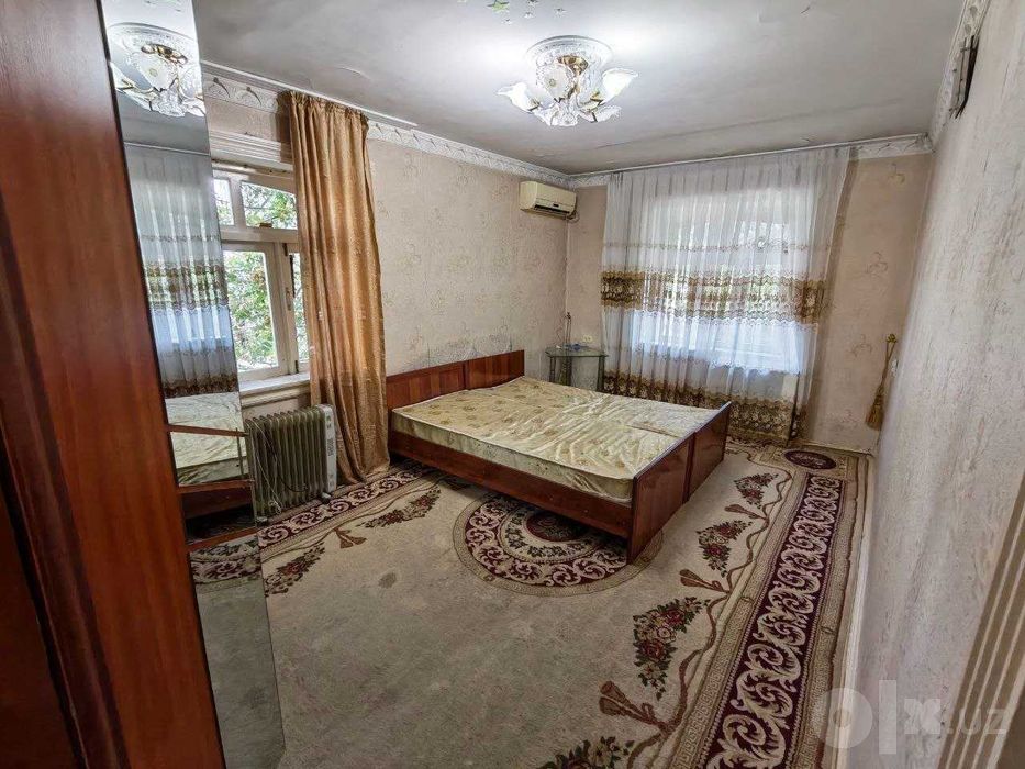 1 xonali kvartira sotiladi sh.rustaveli aziz bozor .1 xonalik 3 etaj