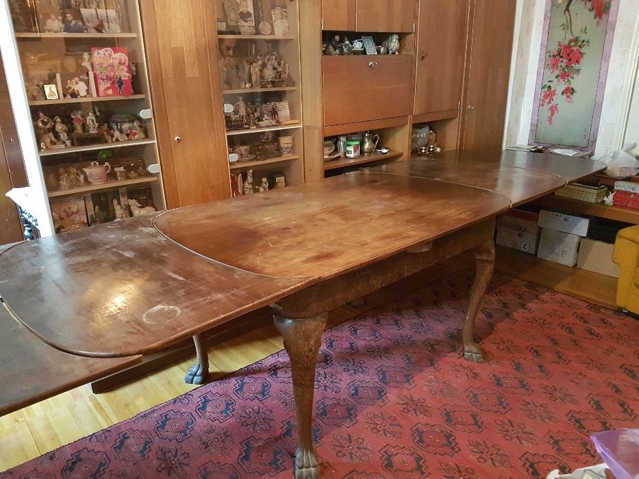 Продам старинный раздвижной гостиный стол .