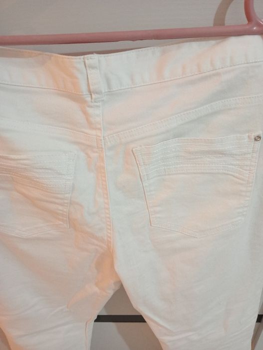 Белые брюки из плотной хб  28-29
