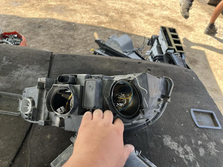 Обикновен фар Audi A4 B7 Ауди б7 оригинал 8e0941004  десен два броя