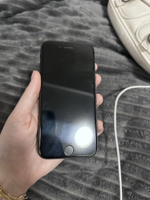 iPhone SE 128гб