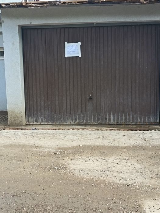 Usi garaj, construcții
