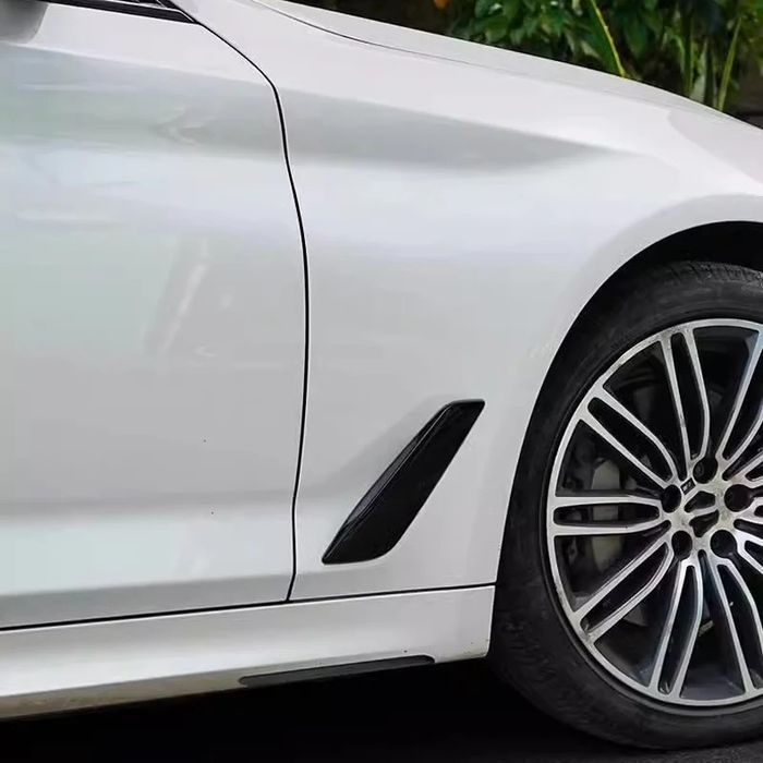 Ornament trim masca aripa nergu lucios piano black Bmw Seria 5 G30 G31