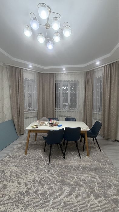 Продам диван с 2 креслами