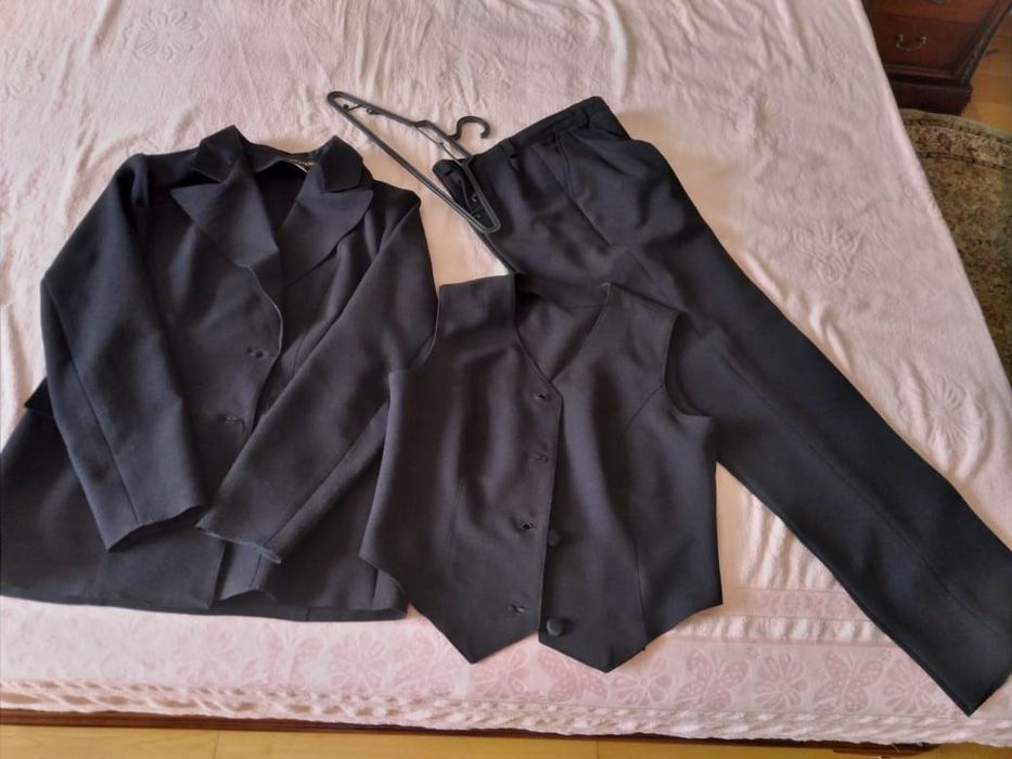 Костюм "тройка"+подарки, 46 размер.