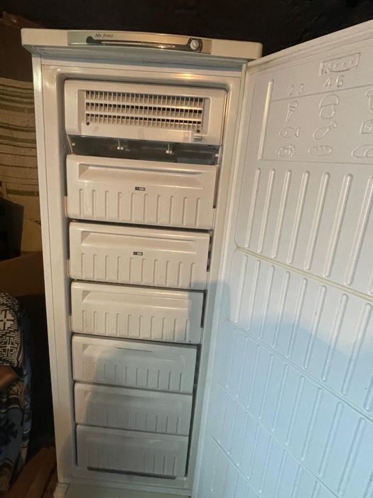 Продается Морозильная Камера Indesit