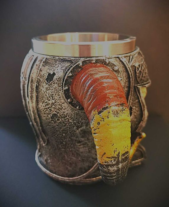 Уникална чаша - череп с рога