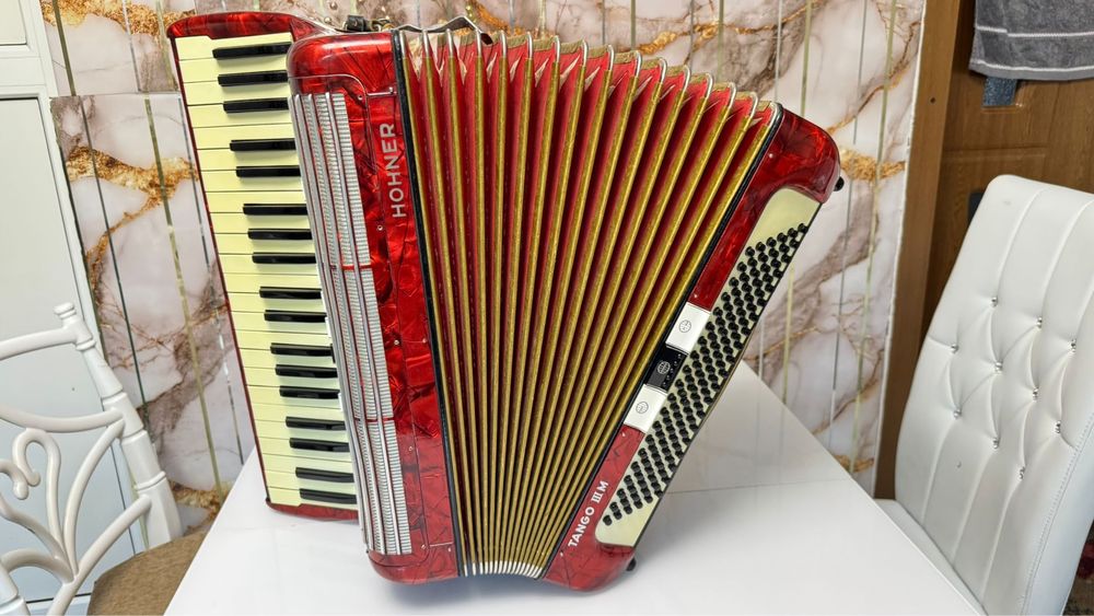 Acordeon Hohner Tango3M cu 120 de basi