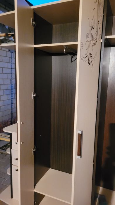 Продам шкаф в прихожую