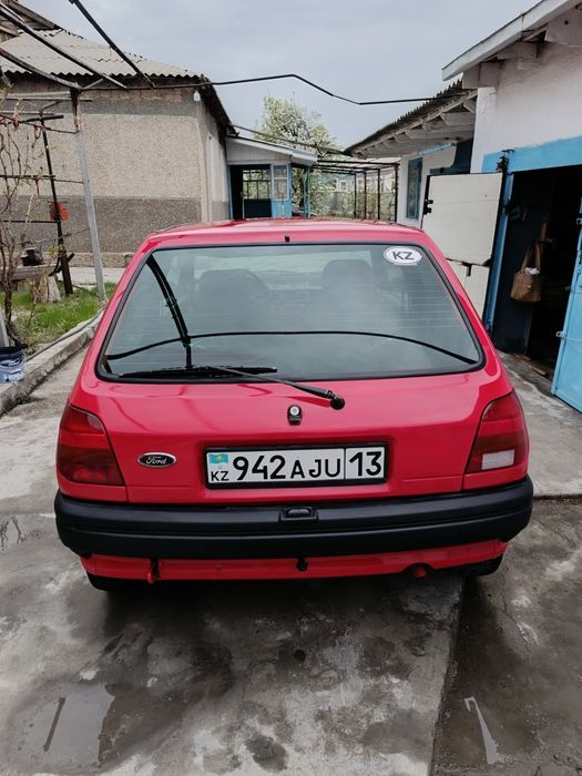 Автомобиль Ford fiesta