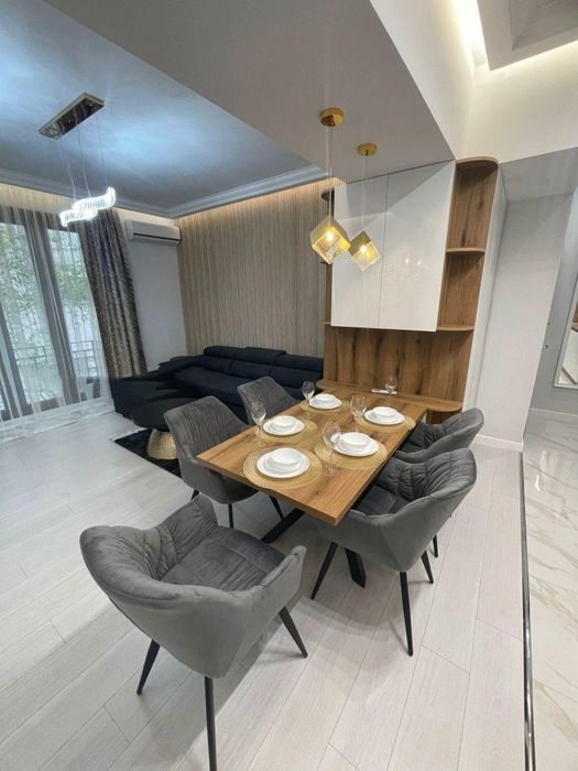 Дава се под наем Тристаен апартамент в София, Център - 85 кв.м за 1400 € - Снимка #1