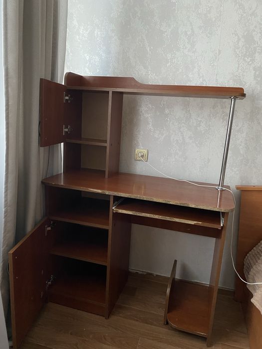 отдам компьютерый стол