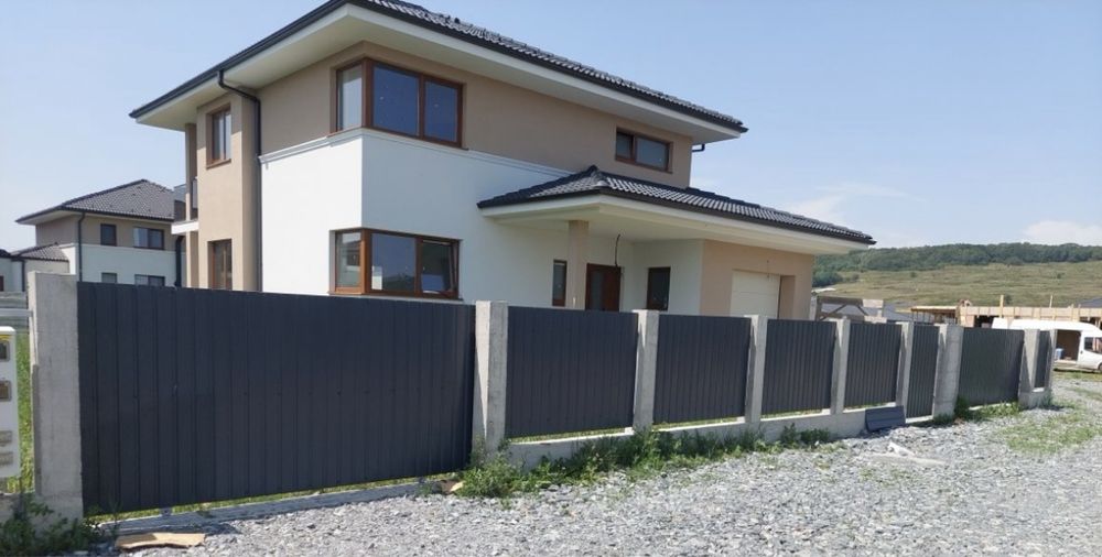 Case de vanzare JUCU DE MIJLOC