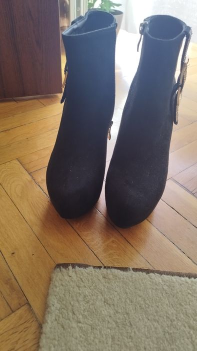 Дамски ботички с висок ток