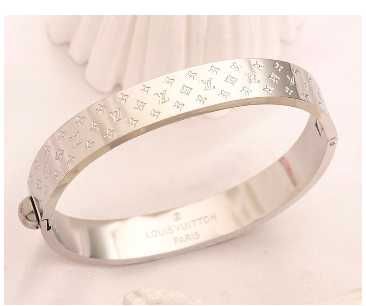 Висок клас бижута - Гривна, Обеци,Колие