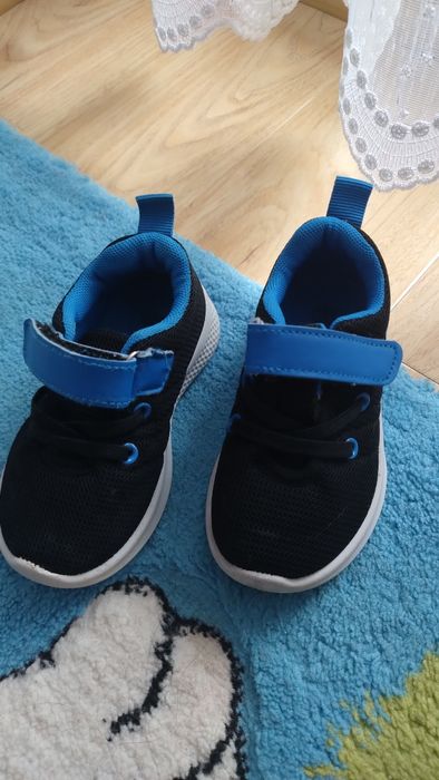 Adidasi baiat marimea 23