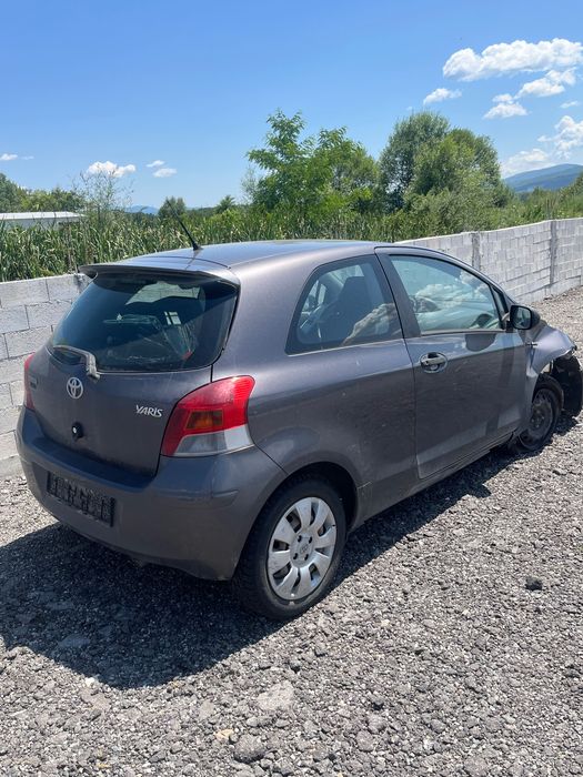 Toyota Yaris на части