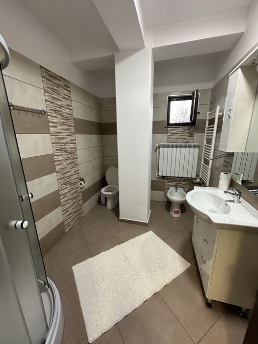 Inchiriez APARTAMENT -TECUCI km 0  :curat, modern, utilat, 450 €/luna