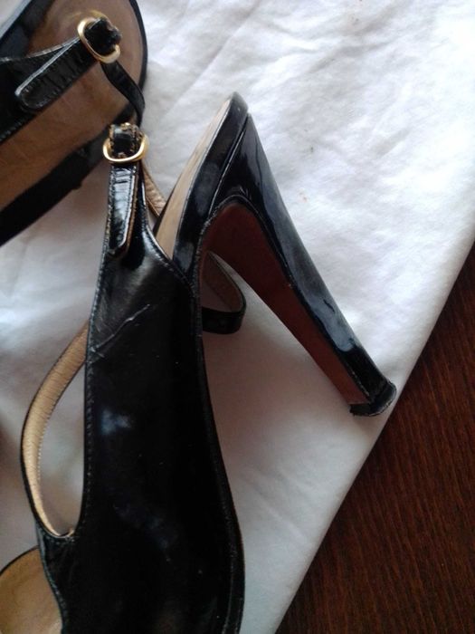 Лачени официални сандали