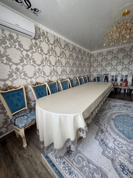 Продаётся гостинный стол со стулями