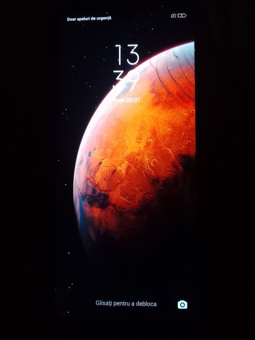 Telefon redmi un pic crăpat dar funcționează perfect