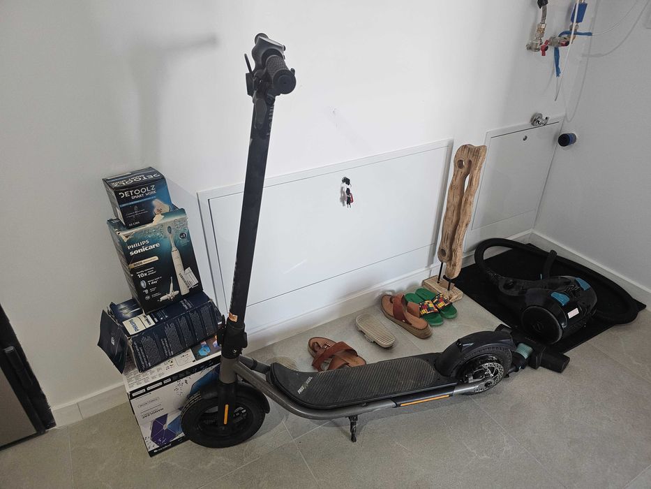 Trotineta electrica adulti, FreeWheel Rider Pro, motor 350 W, viteza maxima 25 km/h, autonomie 35 km, roti 10 inch, pliabilă
