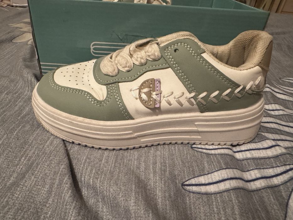 Обувь продам срочно детская