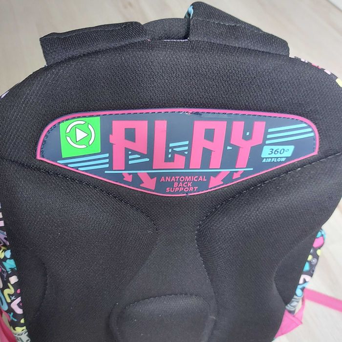 Чисто нова ученическа раница за момиче!